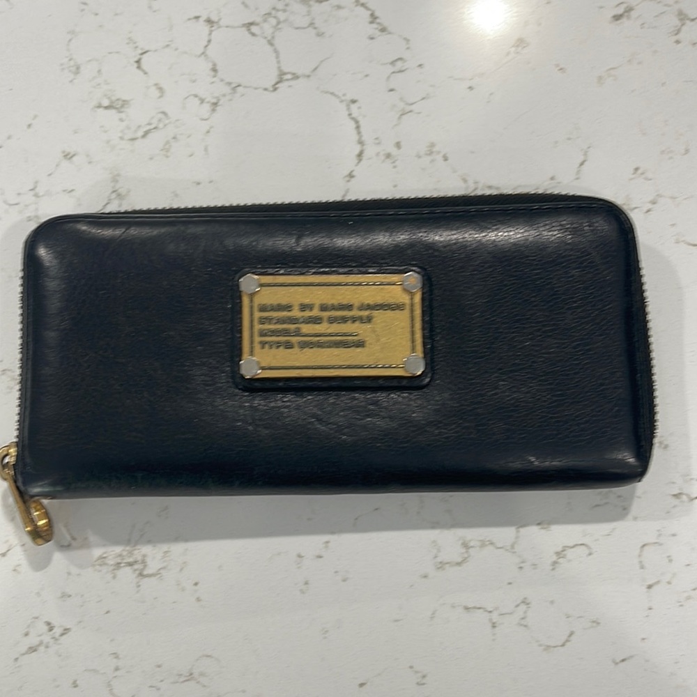 Marc jacobs black leather zip wallet. Gold hardware